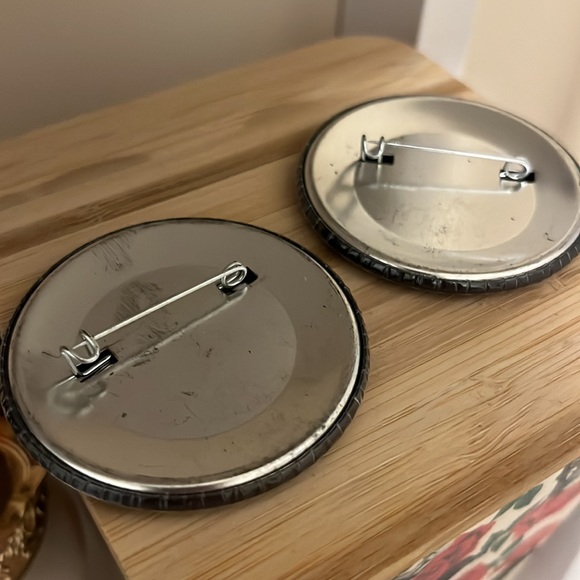 Two Monty Python Spamalot Buttons - Picture 2 of 4